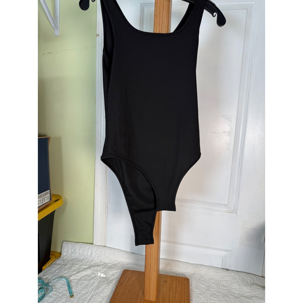 Black Ribbed Sleeveless Scoop Neck Bodysuit Small Snap Closure 00726